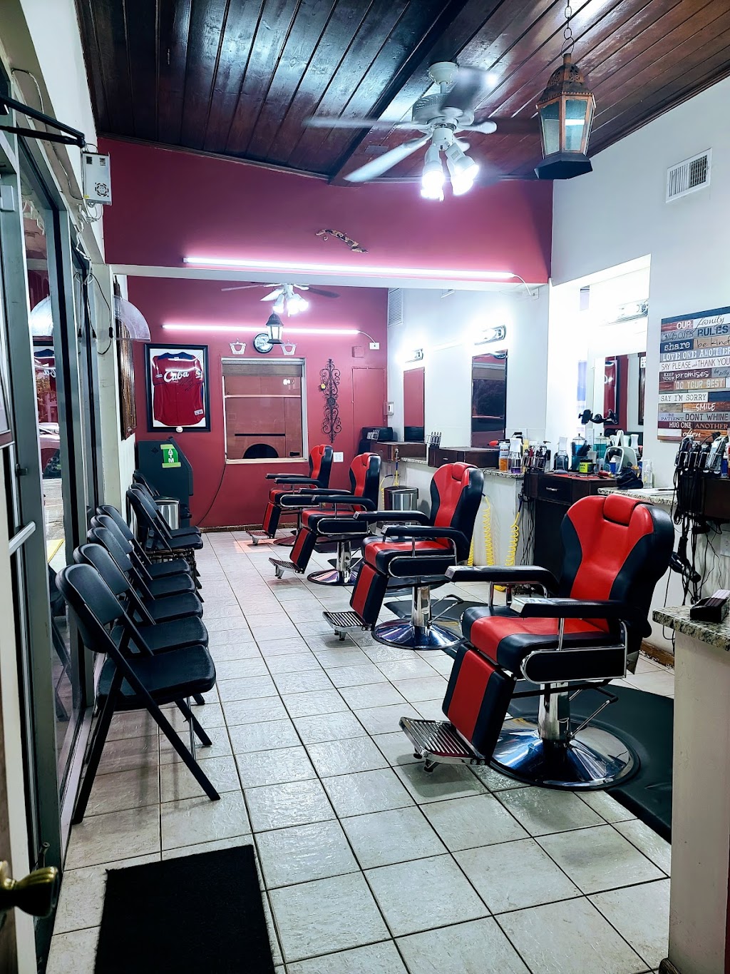 Chicos Cuts/Tu Barbero Latino. | 3507 30th Ave N, St. Petersburg, FL 33713, USA | Phone: (727) 851-3298