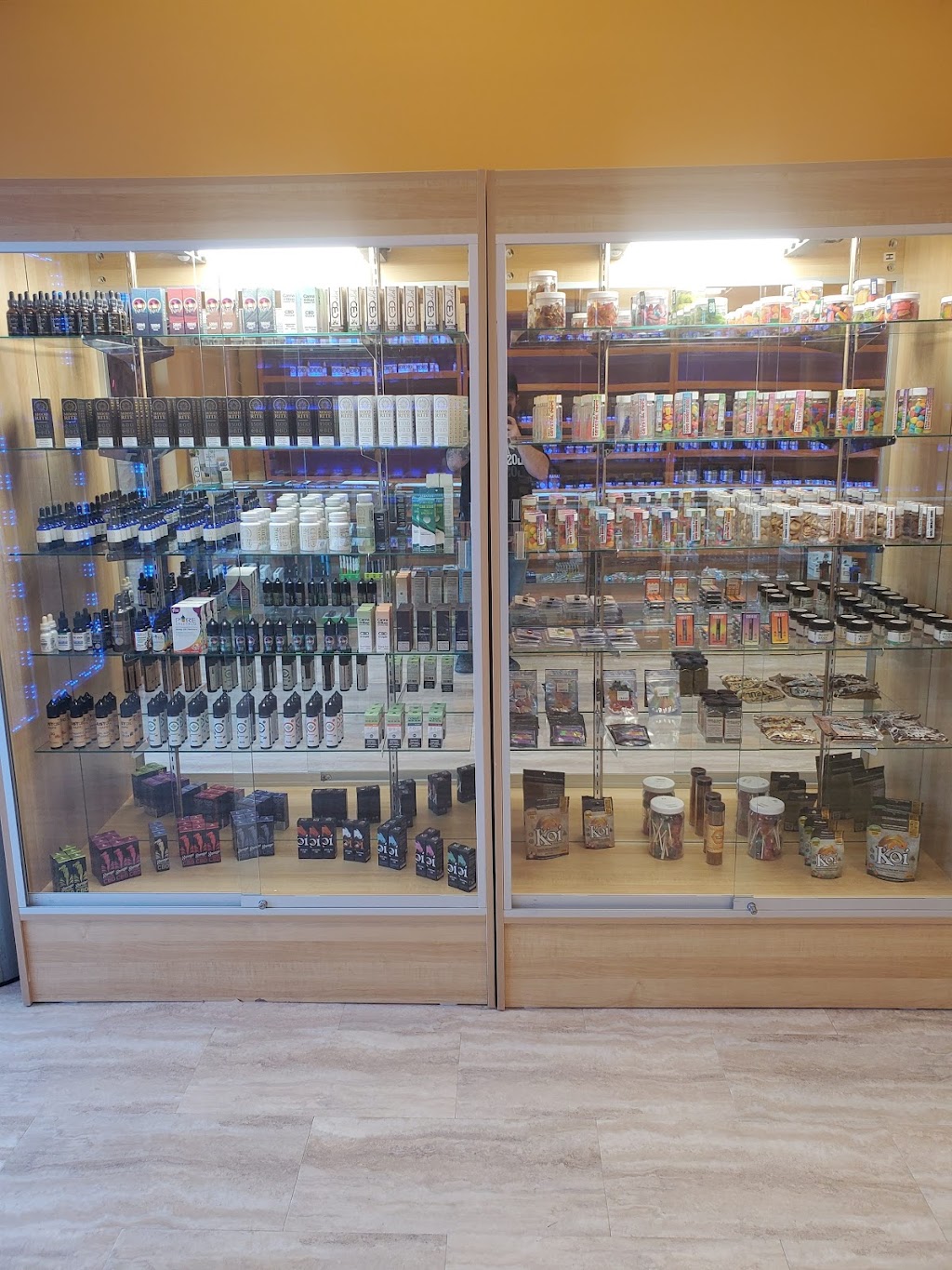 Vapor + CBD | 100 E Kansas St Suite B-100, Lansing, KS 66043, USA | Phone: (913) 675-7111