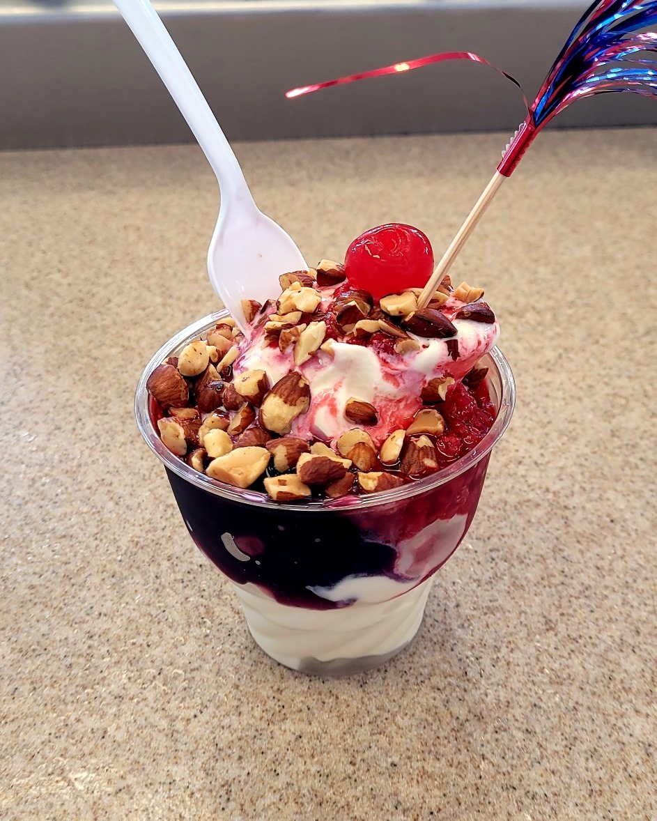 Mickeys Fresh Frozen Custard | 675 Grand Ave, Hartford, WI 53027, USA | Phone: (262) 670-2663