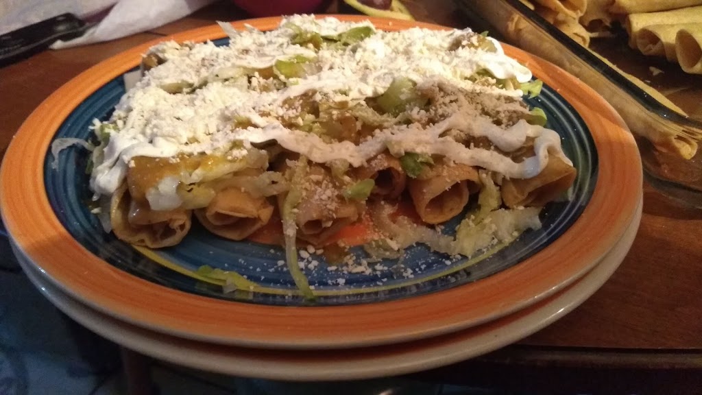 Empanadas y taquitos dorados | C. Cadiz 26142, El Laurel, El Refugio, 22253 Tijuana, B.C., Mexico | Phone: 663 125 7116