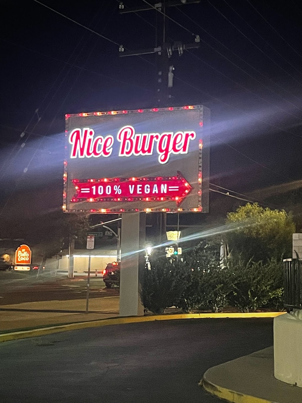 Nice Burger 100% Vegan | 1727 17th St, Santa Ana, CA 92705, USA | Phone: (714) 577-2266