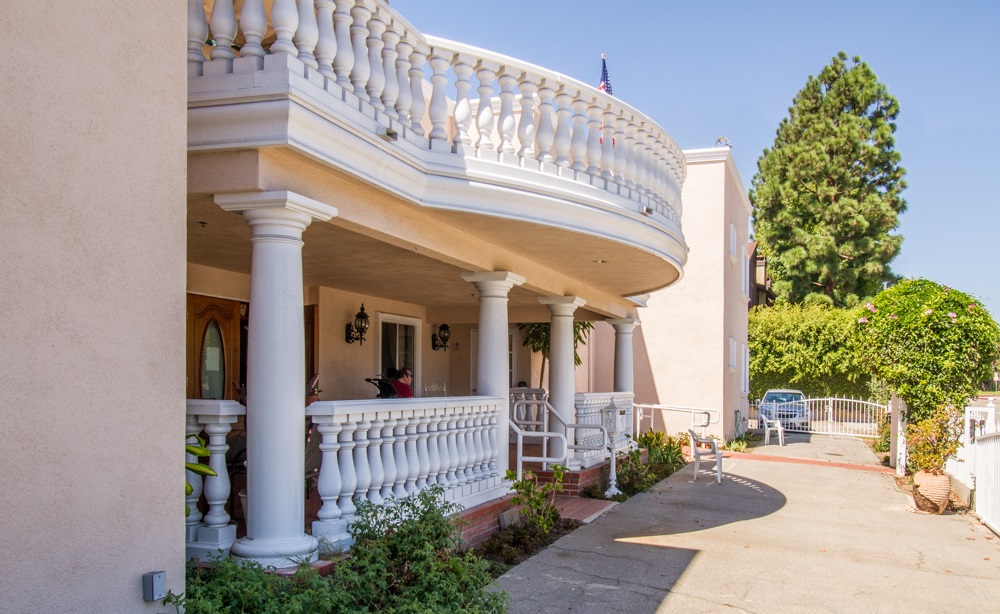 Bentley Manor by SCH | 3425 McLaughlin Ave, Los Angeles, CA 90066, USA | Phone: (213) 478-0800