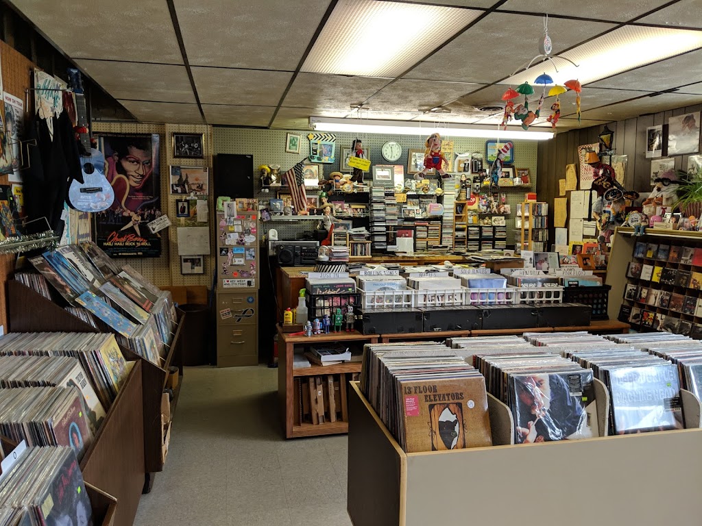 Underdog Records | 6181 Youngstown Hubbard Rd, Hubbard, OH 44425, USA | Phone: (330) 534-2241