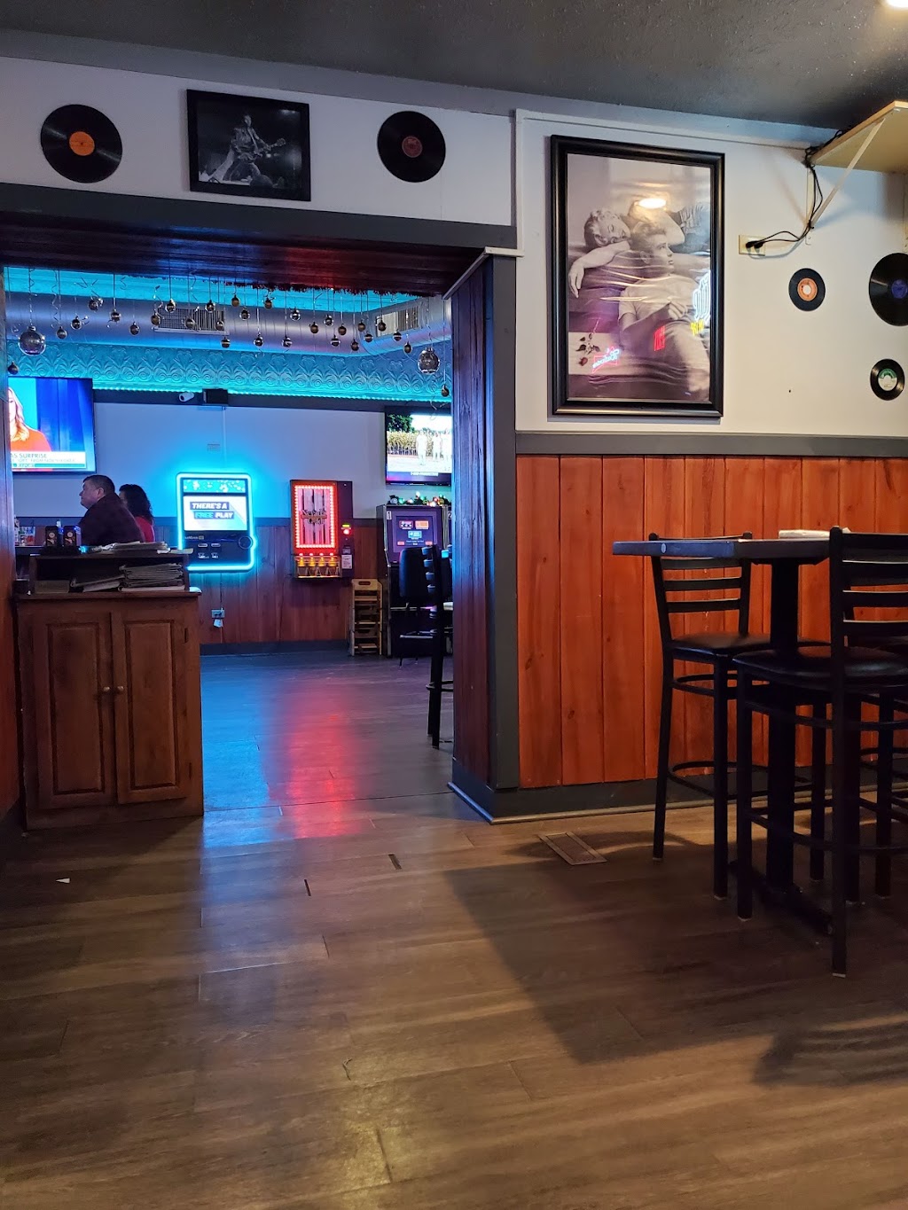 2 Brothers Pub and Grill | 116 W Fulton St, Edgerton, WI 53534, USA | Phone: (608) 884-3088