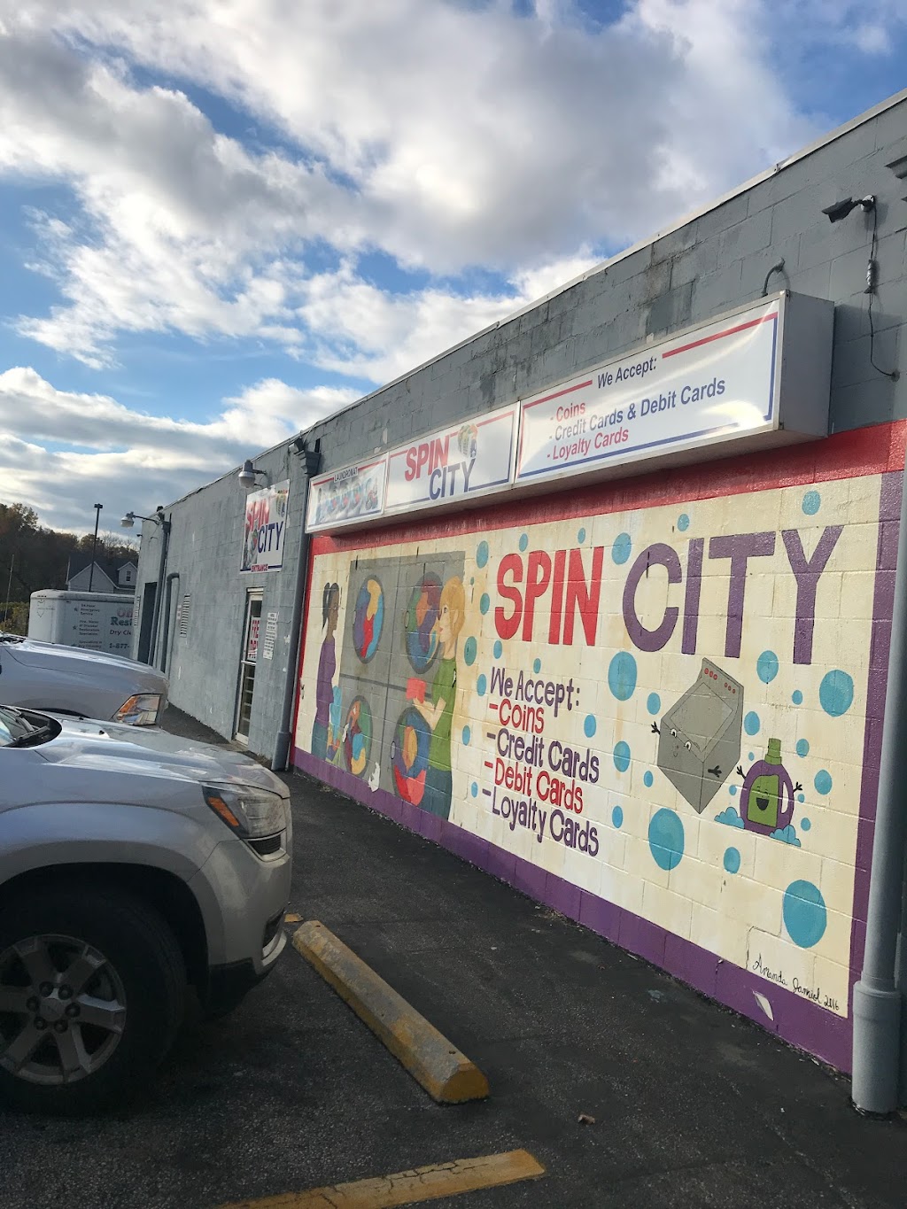 Spin City Laundromat | 2376 East Ave, Akron, OH 44314, USA | Phone: (330) 753-9471