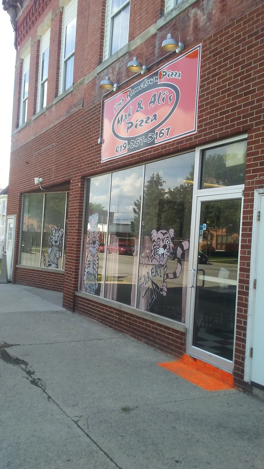 Mak & Alis Pizza | 233 N Main St, North Baltimore, OH 45872, USA | Phone: (419) 257-3167