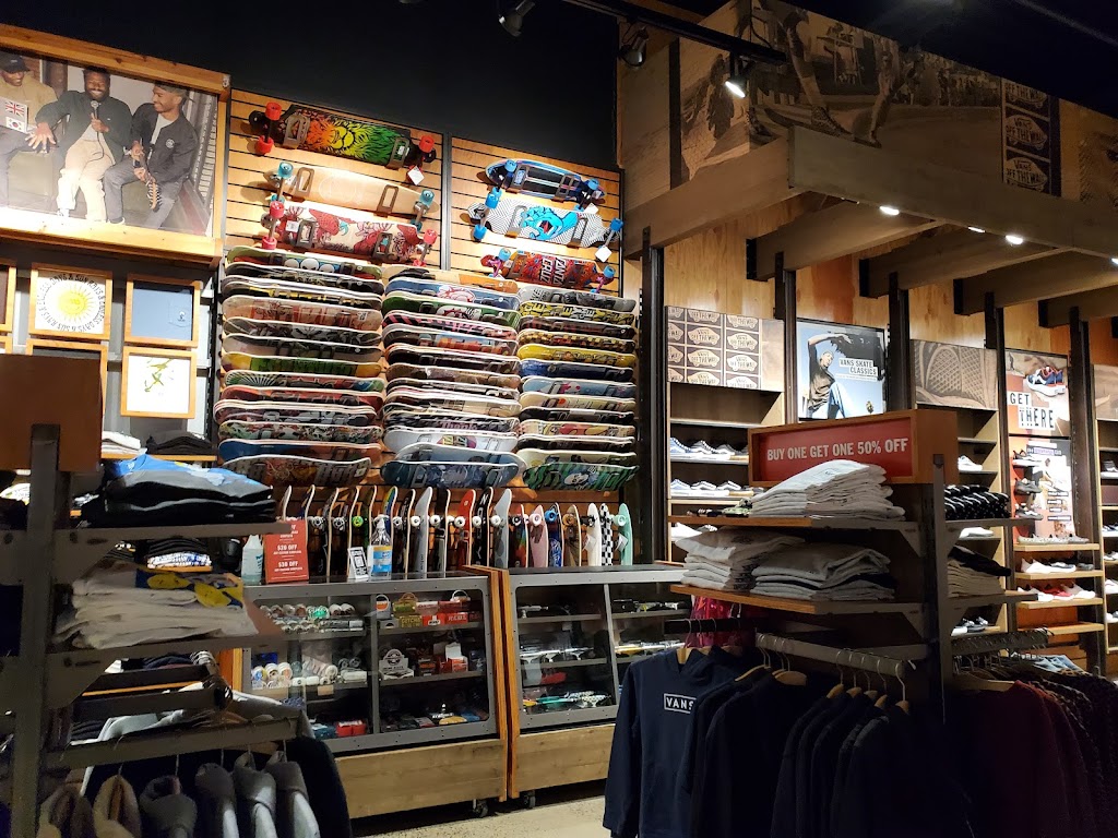 Vans | 26300 Cedar Rd space 2220, Beachwood, OH 44122, USA | Phone: (216) 647-1180