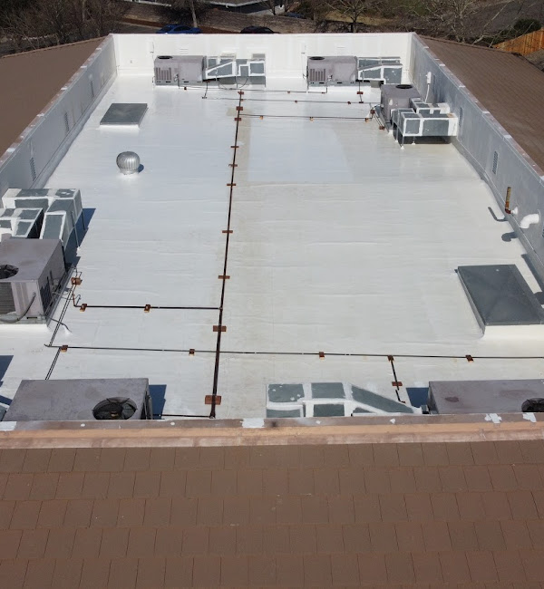 California flat roofs | 5000 Emerald Brook Way, Sacramento, CA 95838, United States | Phone: (916) 821-1015