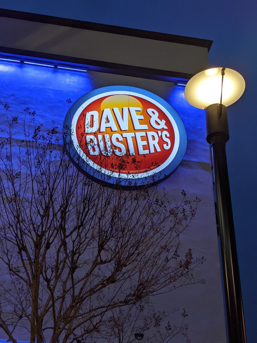 Dave & Busters | 9301 Tampa Ave Suite 212, Northridge, CA 91324, USA | Phone: (818) 739-3100