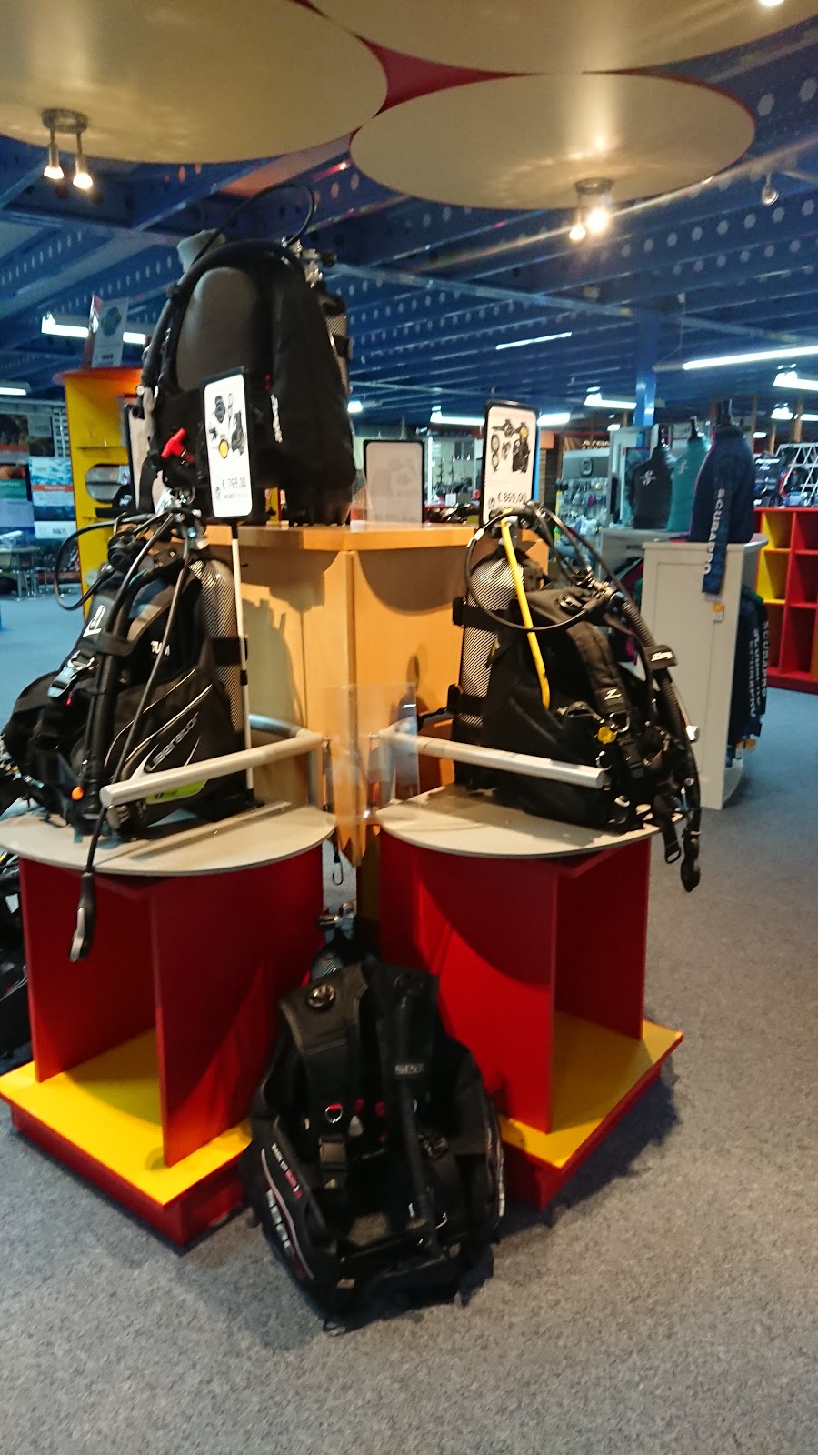 Lucas Dive Store | Bedrijvenweg 3A, 7442 CX Nijverdal, Netherlands | Phone: 0548 615 106
