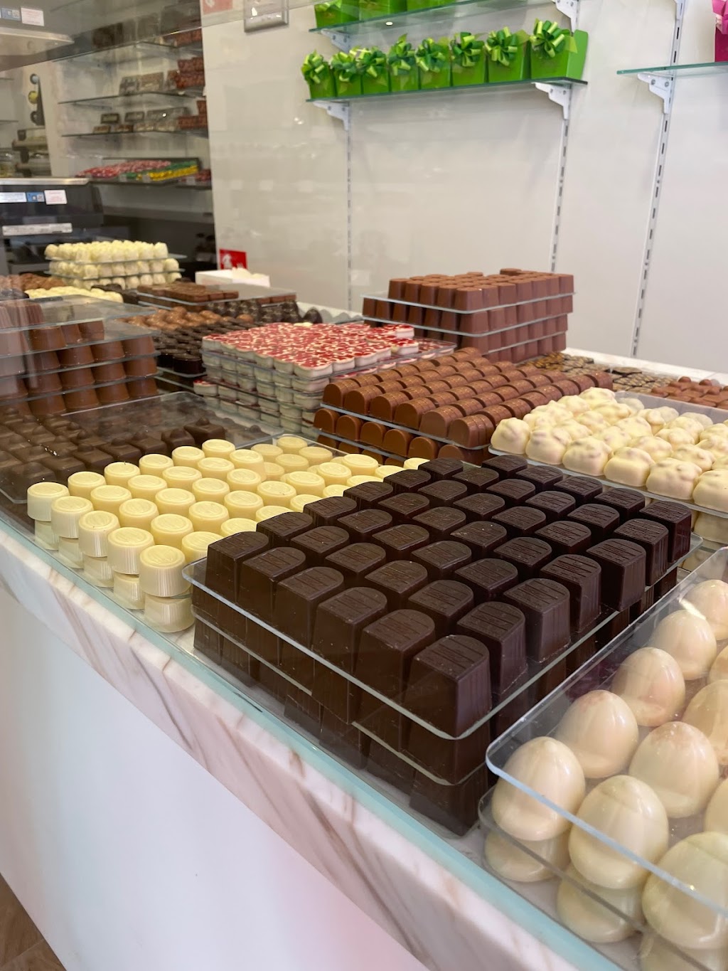 Martinez Chocolatier De Pijp | Ferdinand Bolstraat 109H, 1072 LE Amsterdam, Netherlands | Phone: 020 362 9525