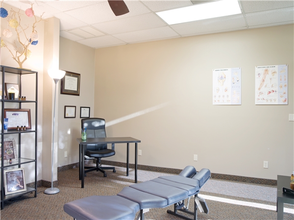 Absolutely Chiropractic LLC | 1257 W Warner Rd B3, Chandler, AZ 85224, USA | Phone: (571) 426-5176