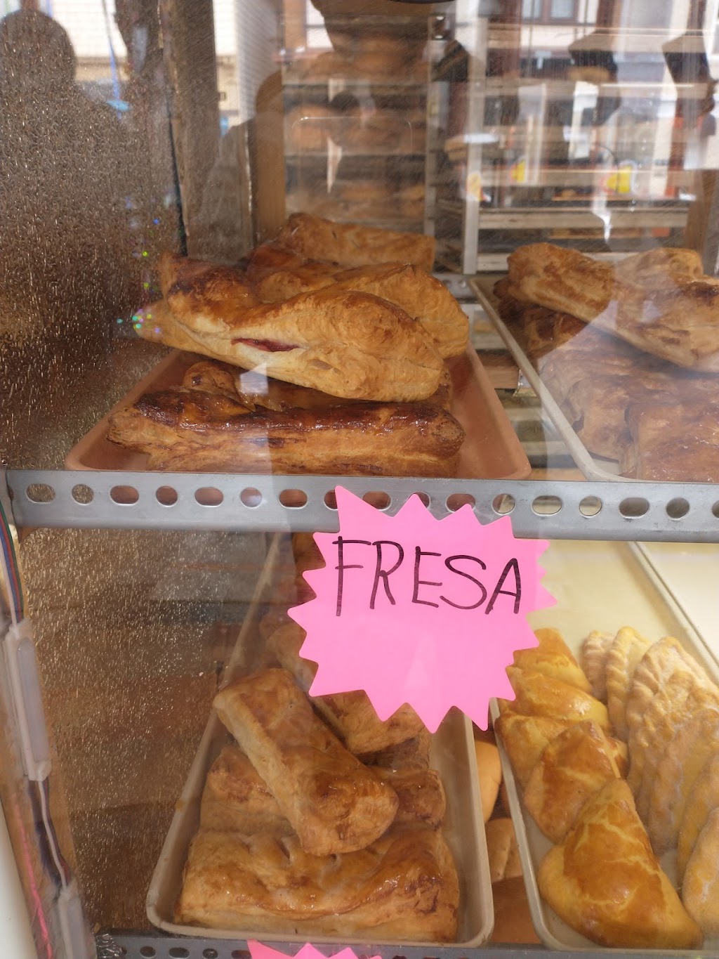 Lincoln Panaderia Bakery | 1021 W Lincoln Ave, Milwaukee, WI 53215 | Phone: (414) 212-8172