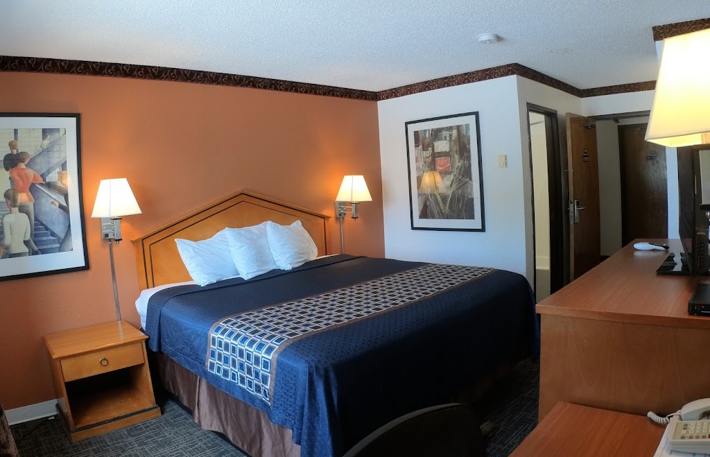 Waconia Inn & Suites | 301 E Frontage Rd, Waconia, MN 55387, USA | Phone: (952) 442-5147