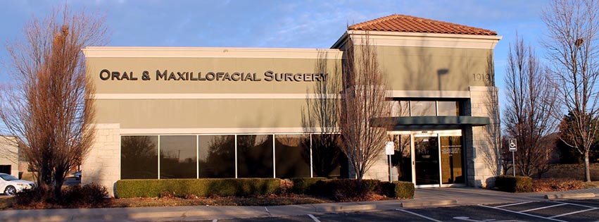 Oral and Maxillofacial Surgery Associates : Harris, Christopher M. | 1919 N Webb Rd, Wichita, KS 67206, USA | Phone: (316) 634-1414