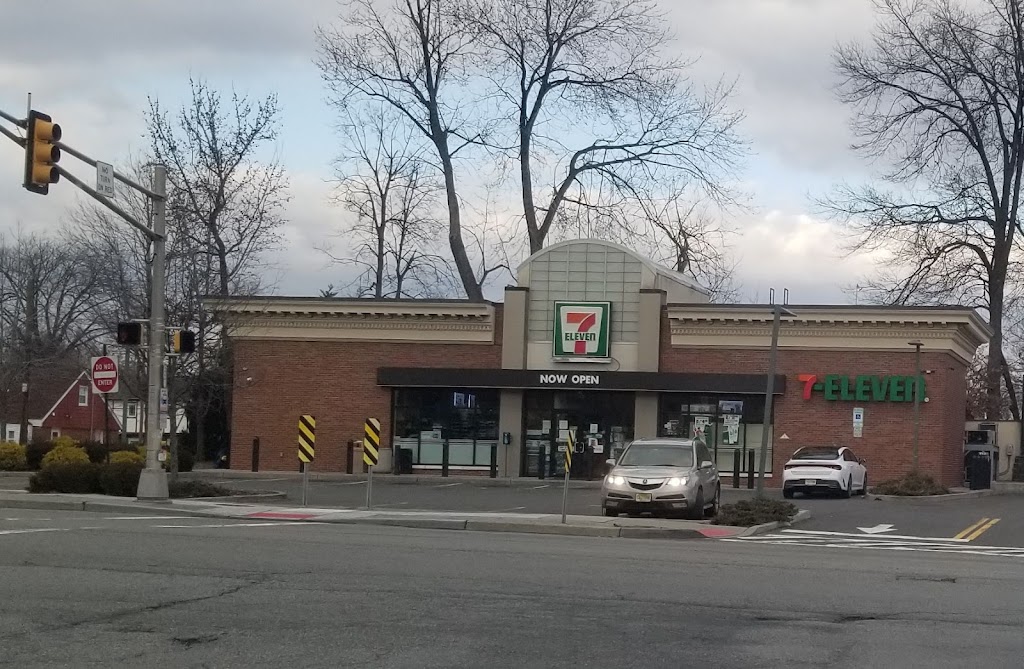 7-Eleven | 88 Essex St, Rochelle Park, NJ 07662, USA | Phone: (201) 968-5556