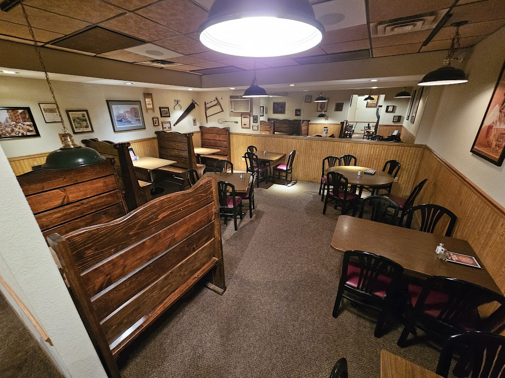 Park Avenue Pizza Company | 121 Park Ave, Pewaukee, WI 53072, USA | Phone: (262) 691-0503