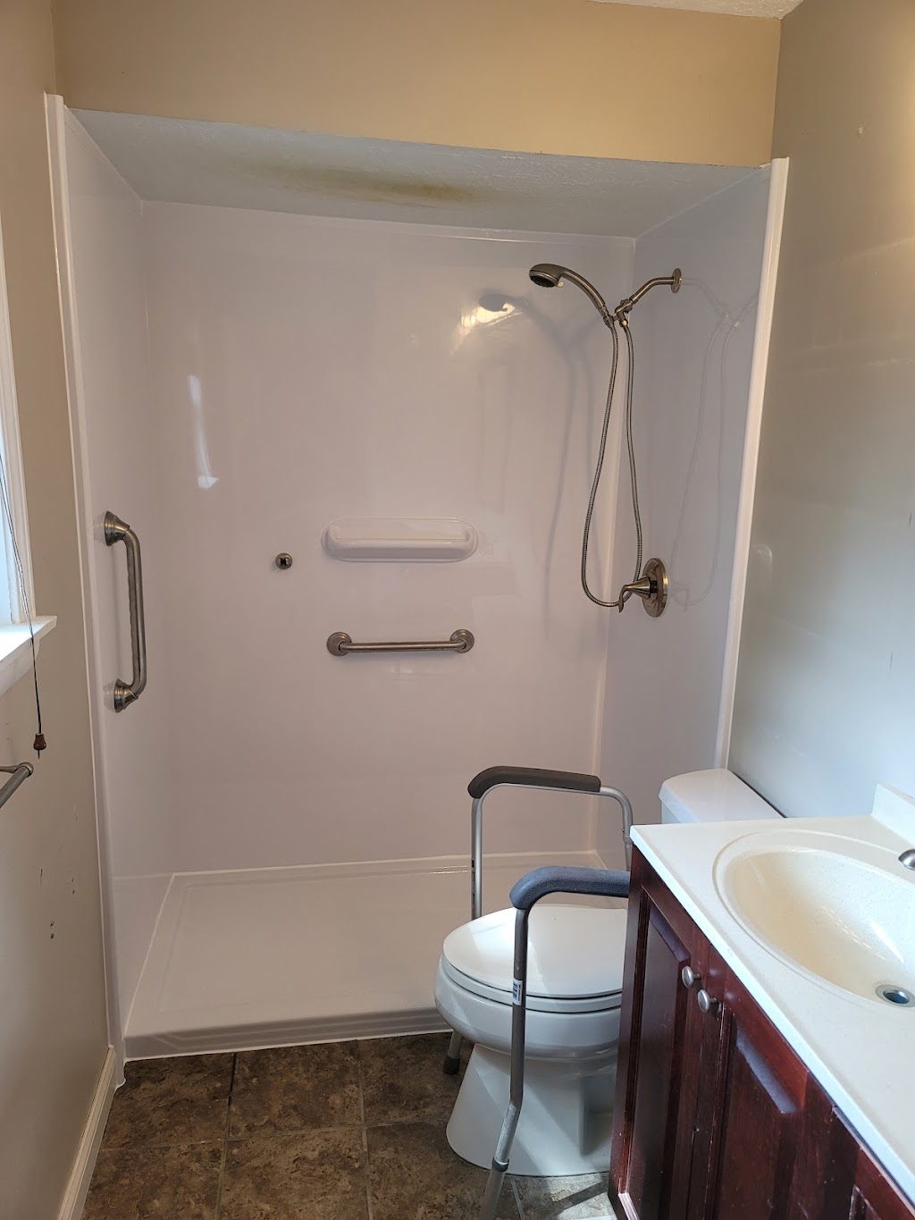 Bath Fitter | 2526 Commerce Blvd, Sharonville, OH 45241, USA | Phone: (513) 427-0386