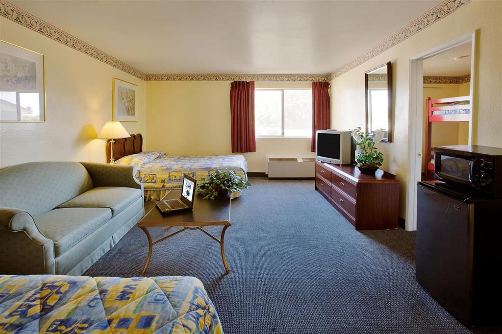 Americas Best Value Inn & Suites Astoria | 426 W Ball Rd, Anaheim, CA 92805, USA | Phone: (714) 774-3882