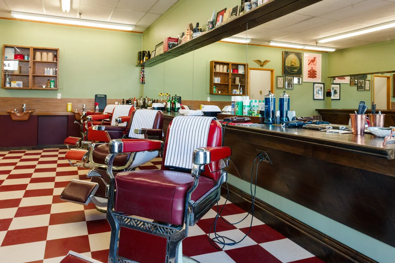 Peterborough Barbershop | 165 Sherbrooke St, Peterborough, ON K9J 2N2, Canada | Phone: (705) 748-5000