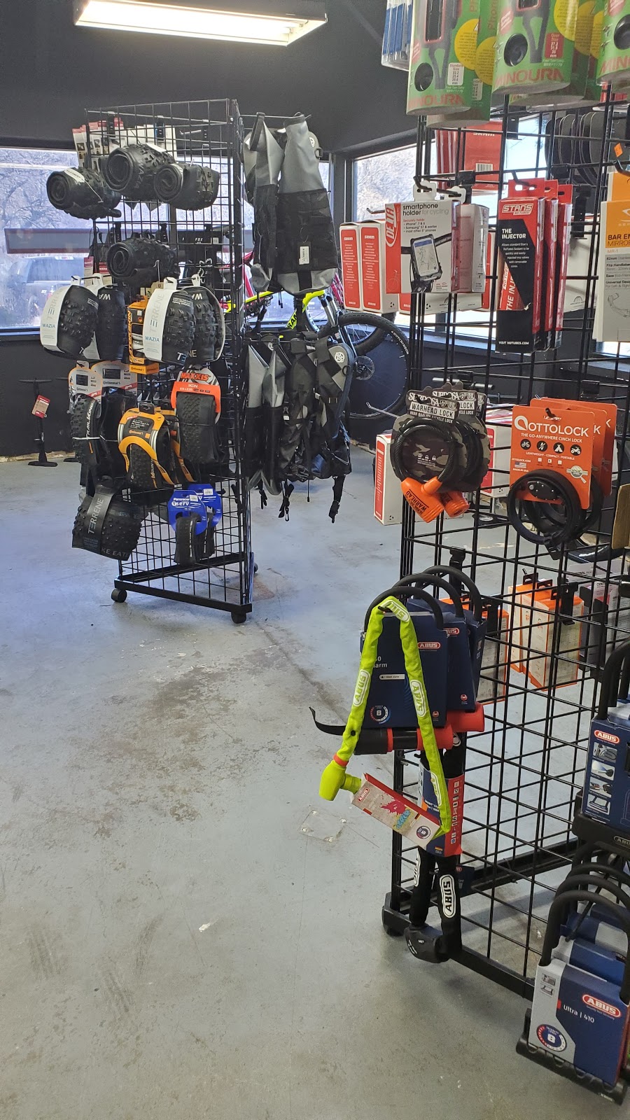 The House Outdoor Store | 300 S Owasso Blvd E, St Paul, MN 55117, USA | Phone: (612) 326-7854