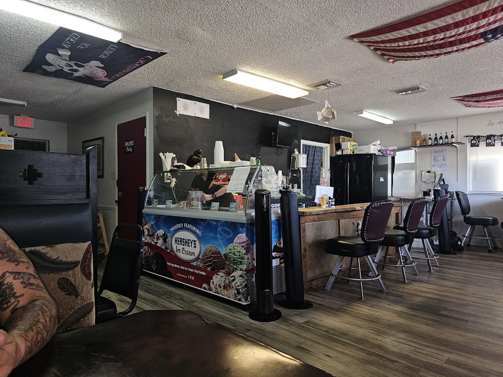 Crossbones Grill | 16460 FL-40, Silver Springs, FL 34488, USA | Phone: (352) 289-5001