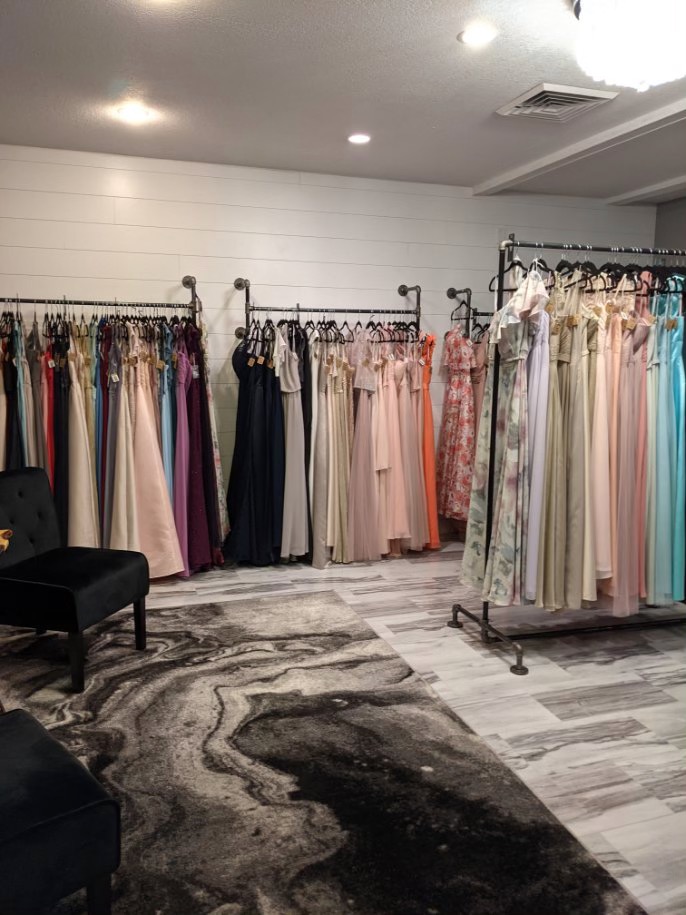 A Change of a Dress | 10 Triad South Dr C, St Charles, MO 63304, USA | Phone: (636) 244-1945