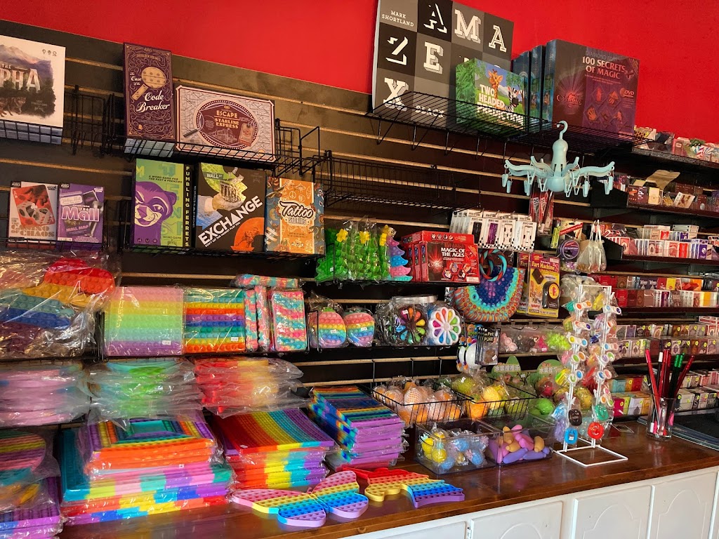 J & B Magic Shop and Theater | 610 E Spring St, New Albany, IN 47150 | Phone: (502) 592-2530