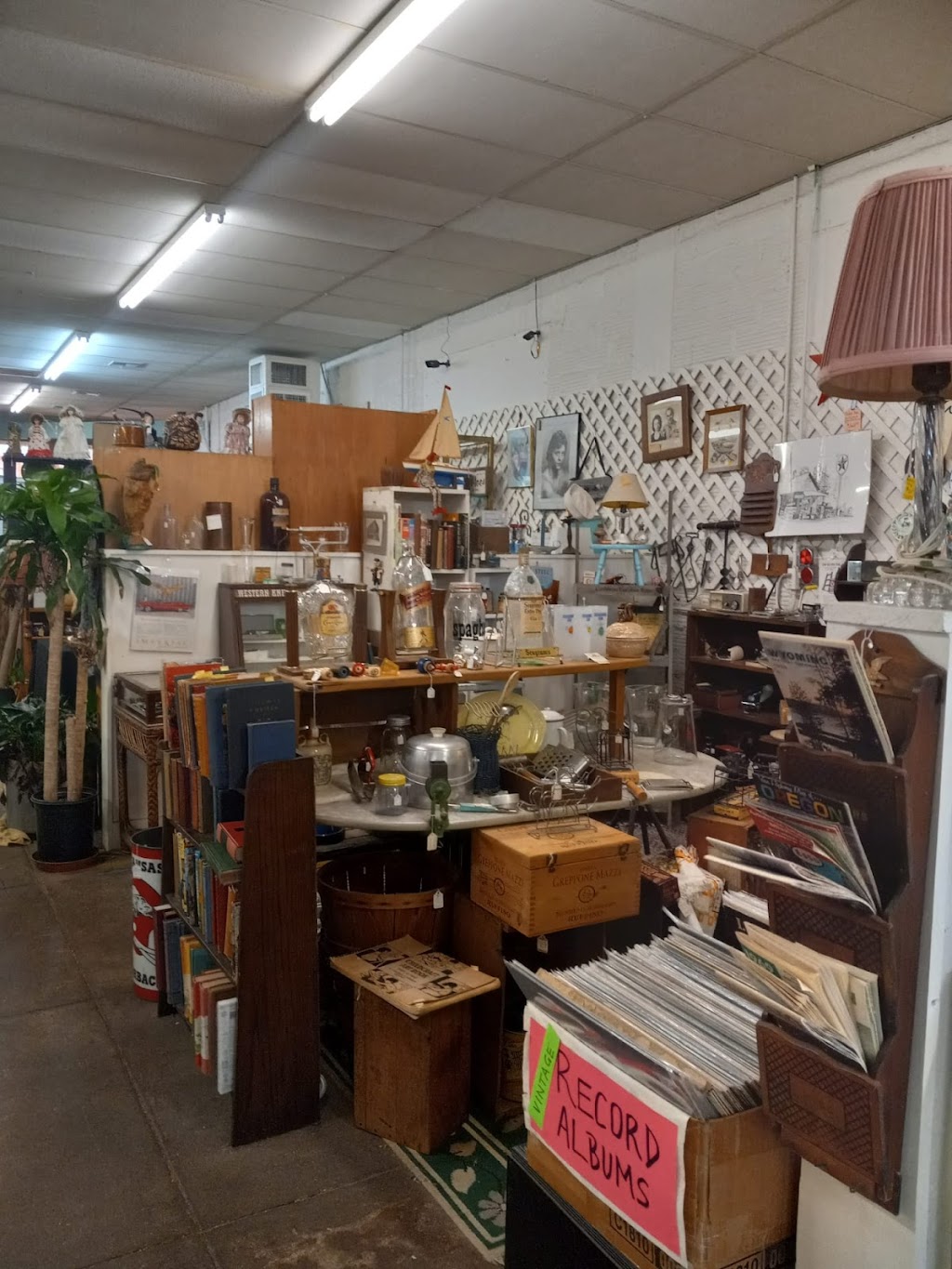 The Vogelsang Antique Emporium | 1909 Avenue G, Rosenberg, TX 77471, USA | Phone: (281) 342-6804