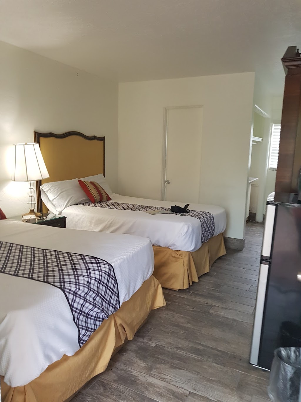 Family Inn | 4807 N Tamiami Trail, Sarasota, FL 34234, USA | Phone: (941) 359-8680