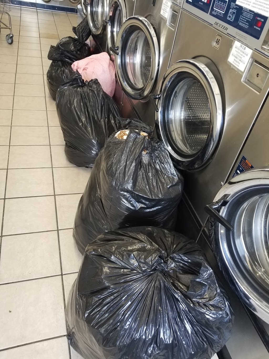 Central Coin Laundry | 903 S Central Ave, Glendale, CA 91204, USA | Phone: (818) 507-9232