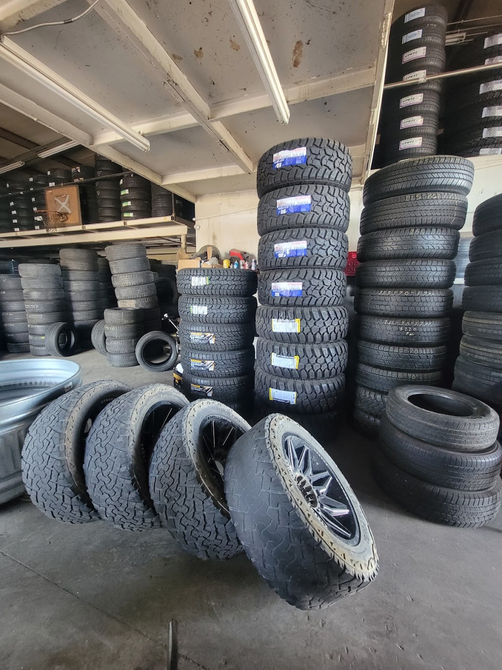 Latinos quickness tire shop new&used | 800 W Gentry Ave, Checotah, OK 74426, USA | Phone: (918) 814-3675
