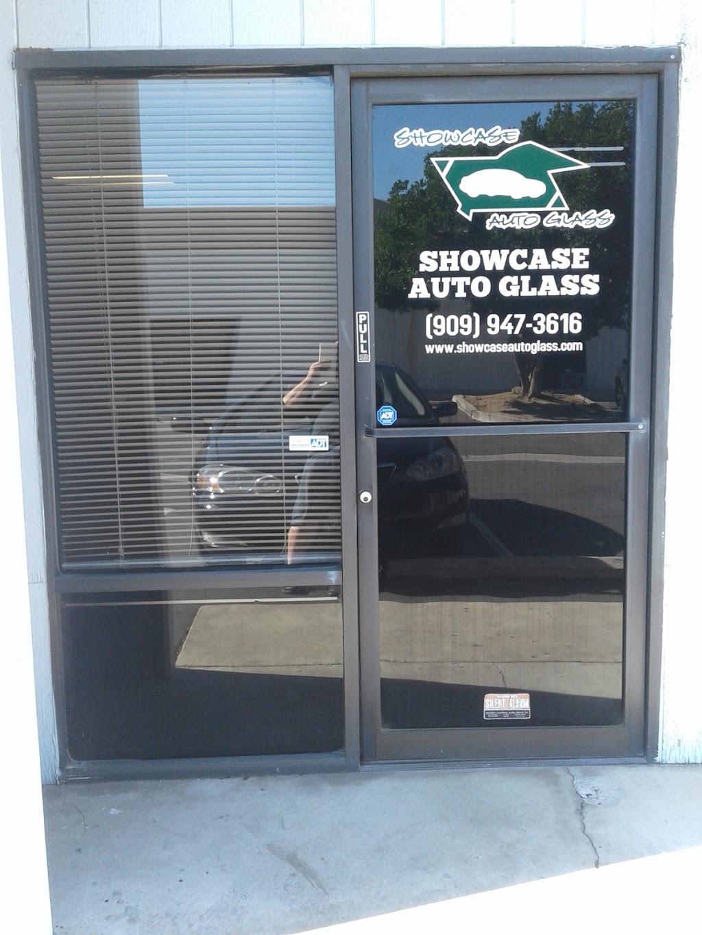 SHOWCASE Auto Glass | 1457 E Philadelphia St #11, Ontario, CA 91761 | Phone: (909) 947-3616