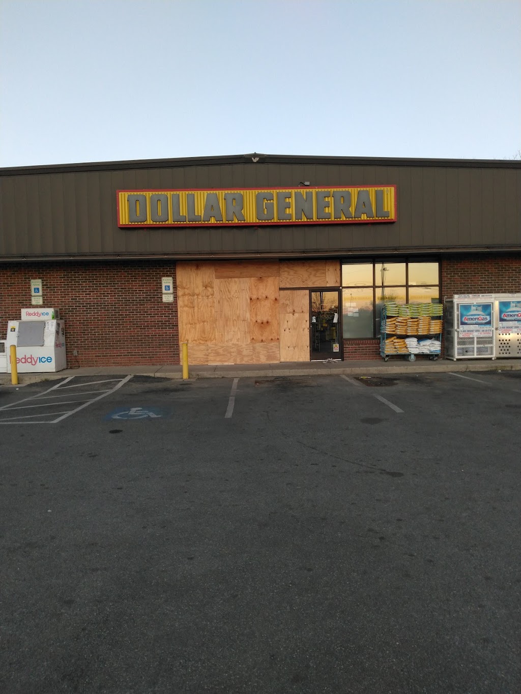 Dollar General | 359 Main St, Newton Grove, NC 28366, USA | Phone: (910) 460-0195