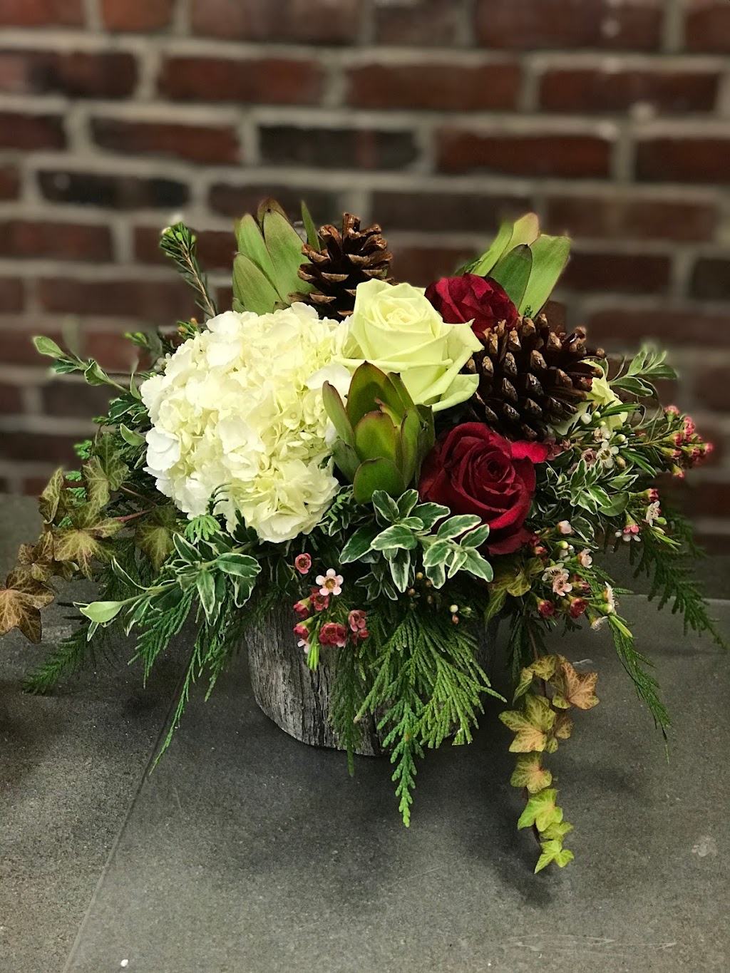 Stephanies Flowers Of Chestnut Hill | 1004 W Roxbury Pkwy, Chestnut Hill, MA 02467, USA | Phone: (617) 469-4747