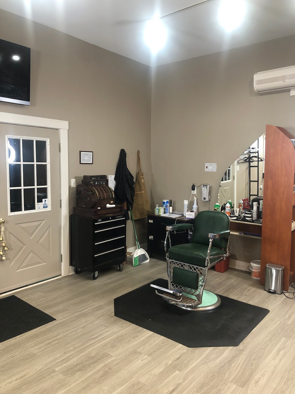 CUTS & LATHER BARBER SHOP | 6575 Transit Rd, East Amherst, NY 14051, USA | Phone: (716) 930-0002