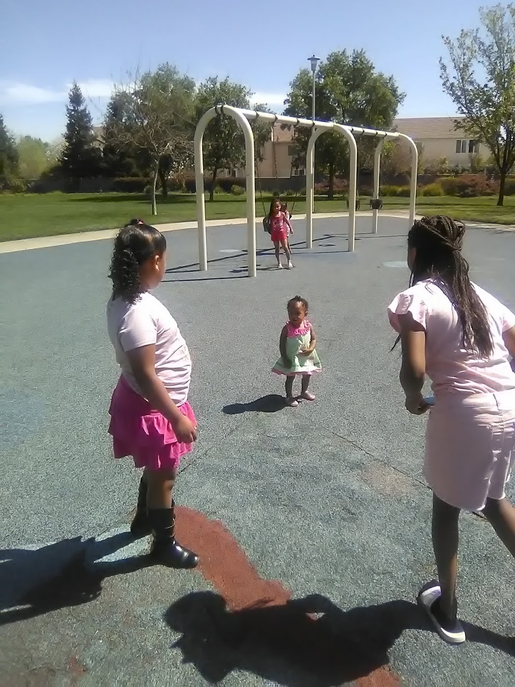 Ida Fleming Park | 9275 Salmon Creek Dr, Elk Grove, CA 95624, USA | Phone: (916) 405-5600