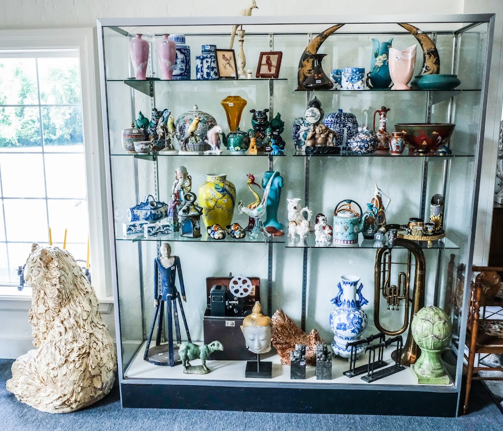 Old Kinderhook Auction Company | 3350 US-9, Valatie, NY 12184, USA | Phone: (518) 912-4747 Old Kinderhook Auction Company | 3350 US-9, Valatie, NY 12184, USA | Phone: (518) 912-4747