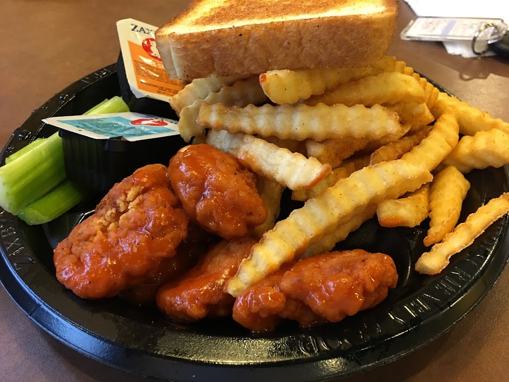 Zaxbys Chicken Fingers & Buffalo Wings | 1657 New Garden Rd, Greensboro, NC 27410 | Phone: (336) 854-0415