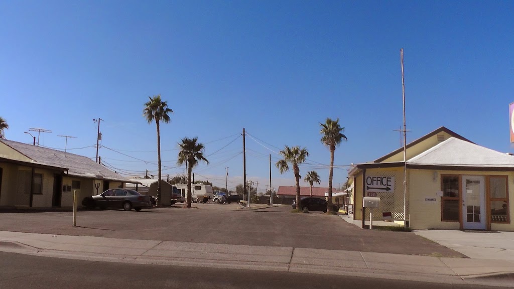 Arizona Moon Motel and RV Parking | Parking lot, 1211 N Pinal Ave, Casa Grande, AZ 85122, USA | Phone: (520) 836-7802