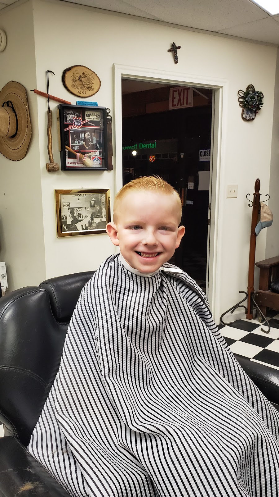 Jonis Barbershop | 410 State St, Augusta, KS 67010, USA | Phone: (316) 617-6487