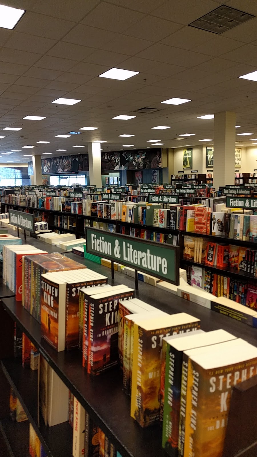 Barnes & Noble Booksellers | Crossing, 6825 Camino Arroyo, Gilroy, CA 95020, USA | Phone: (408) 846-5777