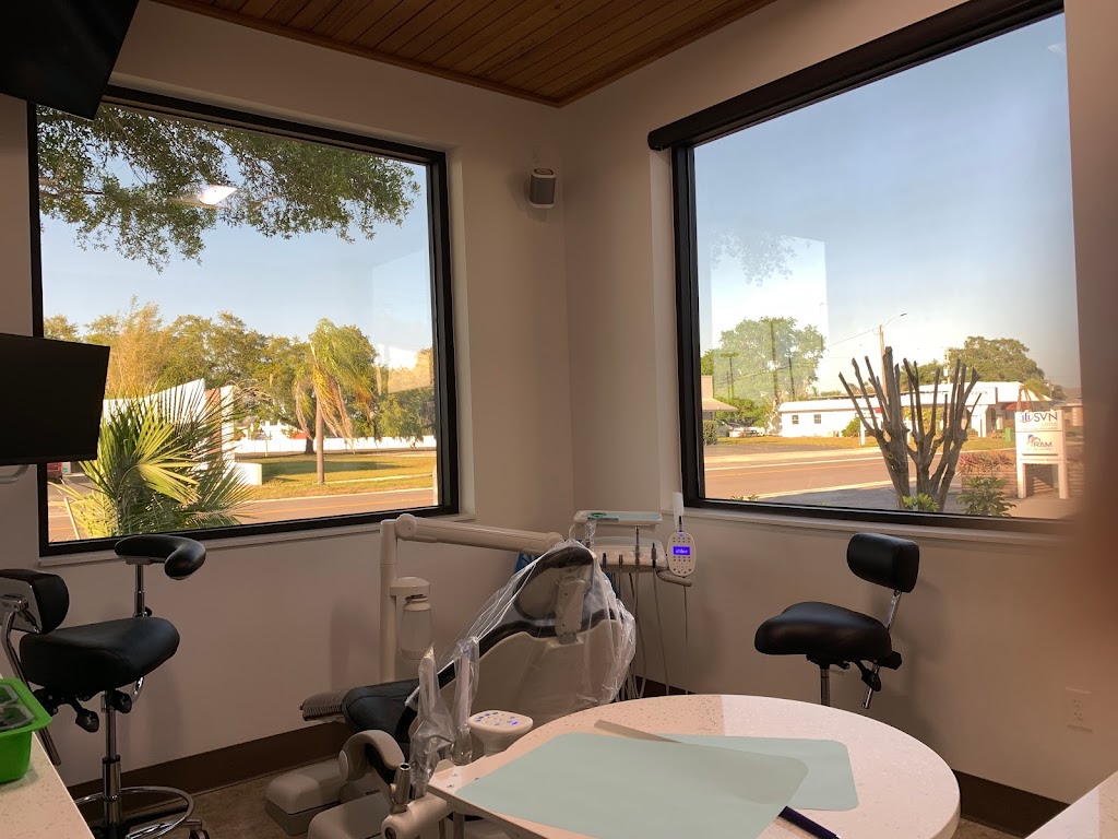 Hank D. Michael, DMD, FAGD | 5757 S Tamiami Trail, Sarasota, FL 34231, USA | Phone: (941) 929-7645