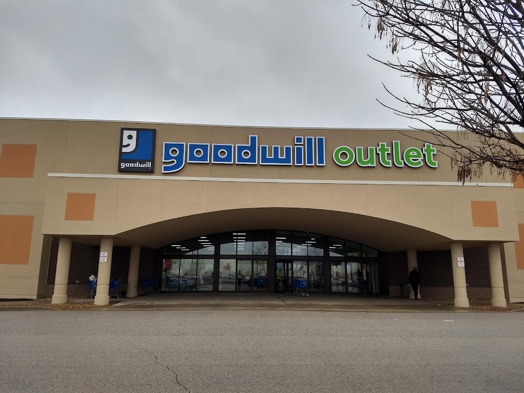 Goodwill Outlet Center Bridgeton | 5665 St Louis Mls Cir, Bridgeton, MO 63044, USA | Phone: (314) 801-8251