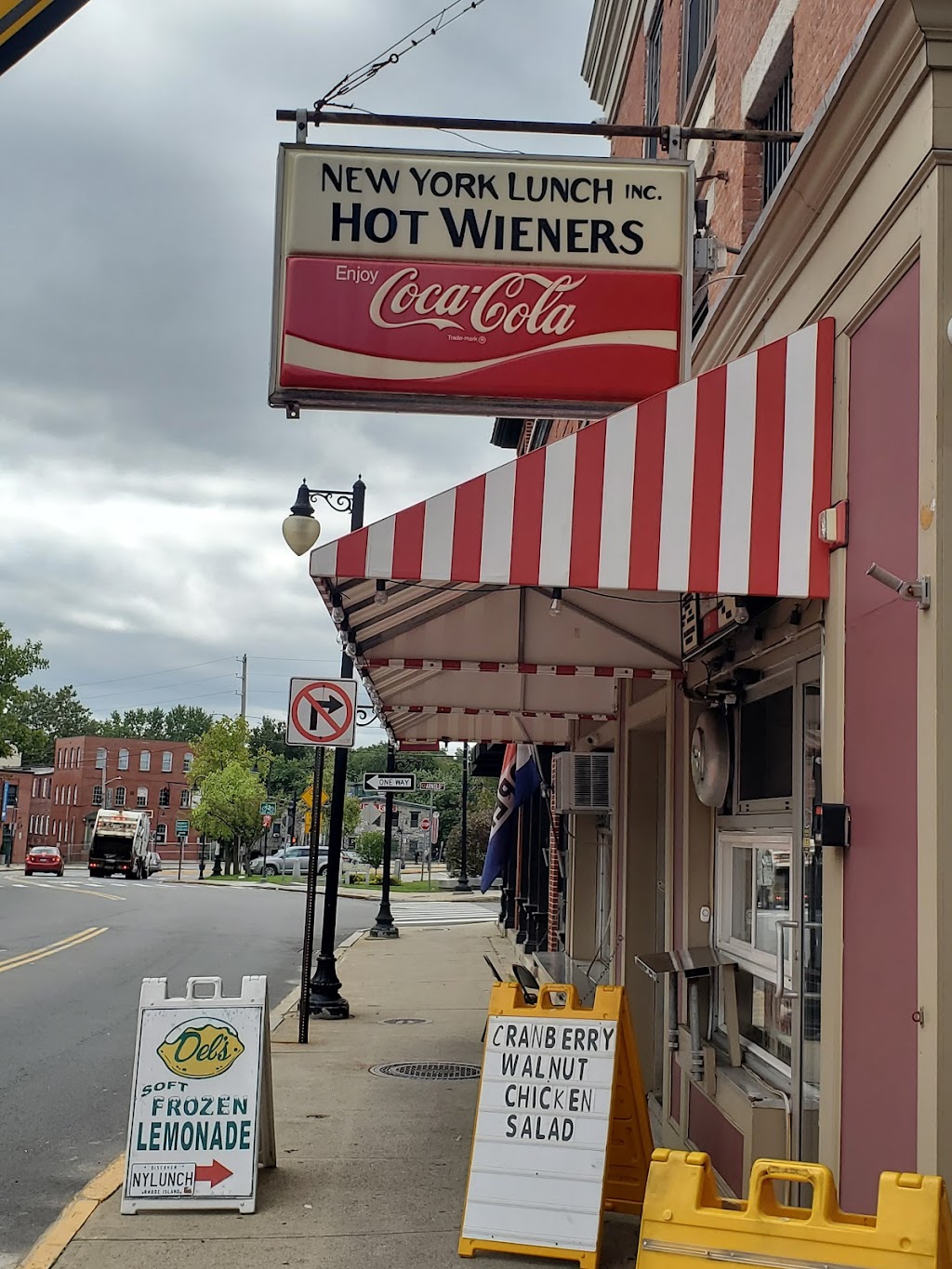 New York Lunch | 8 Main St, Woonsocket, RI 02895, USA | Phone: (401) 762-9619