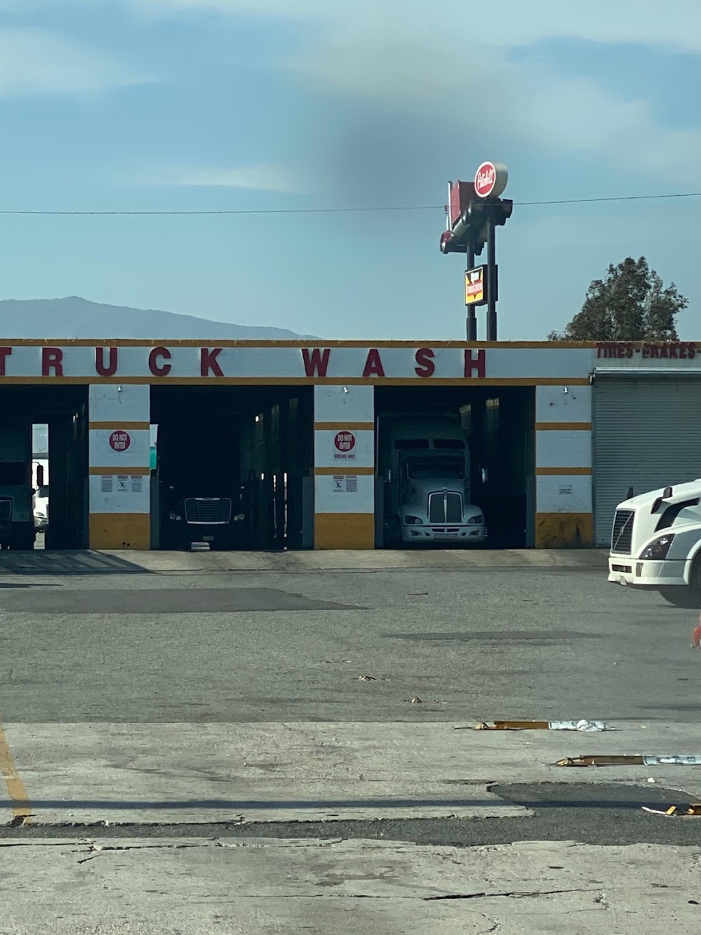 Slover Truck Wash And Detail | 14416 Slover Ave, Fontana, CA 92337, USA | Phone: (909) 491-7575