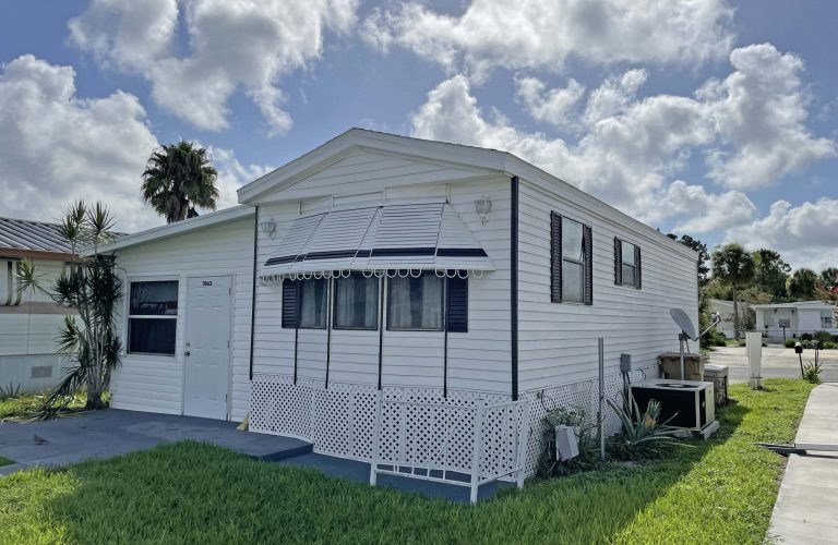 Carri McLure Realtor - Xcellence Realty | 115 Costa Loop, Auburndale, FL 33823, USA | Phone: (863) 594-4041