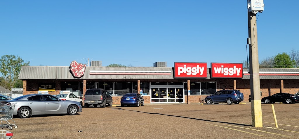 Piggly Wiggly | 1084 US-61, Tunica, MS 38676, USA | Phone: (662) 363-3170