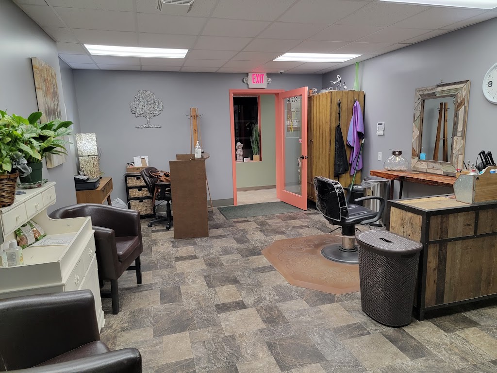 Carl & Christys Salon | 1705 McPherson Ave, Council Bluffs, IA 51503, USA | Phone: (712) 322-1625