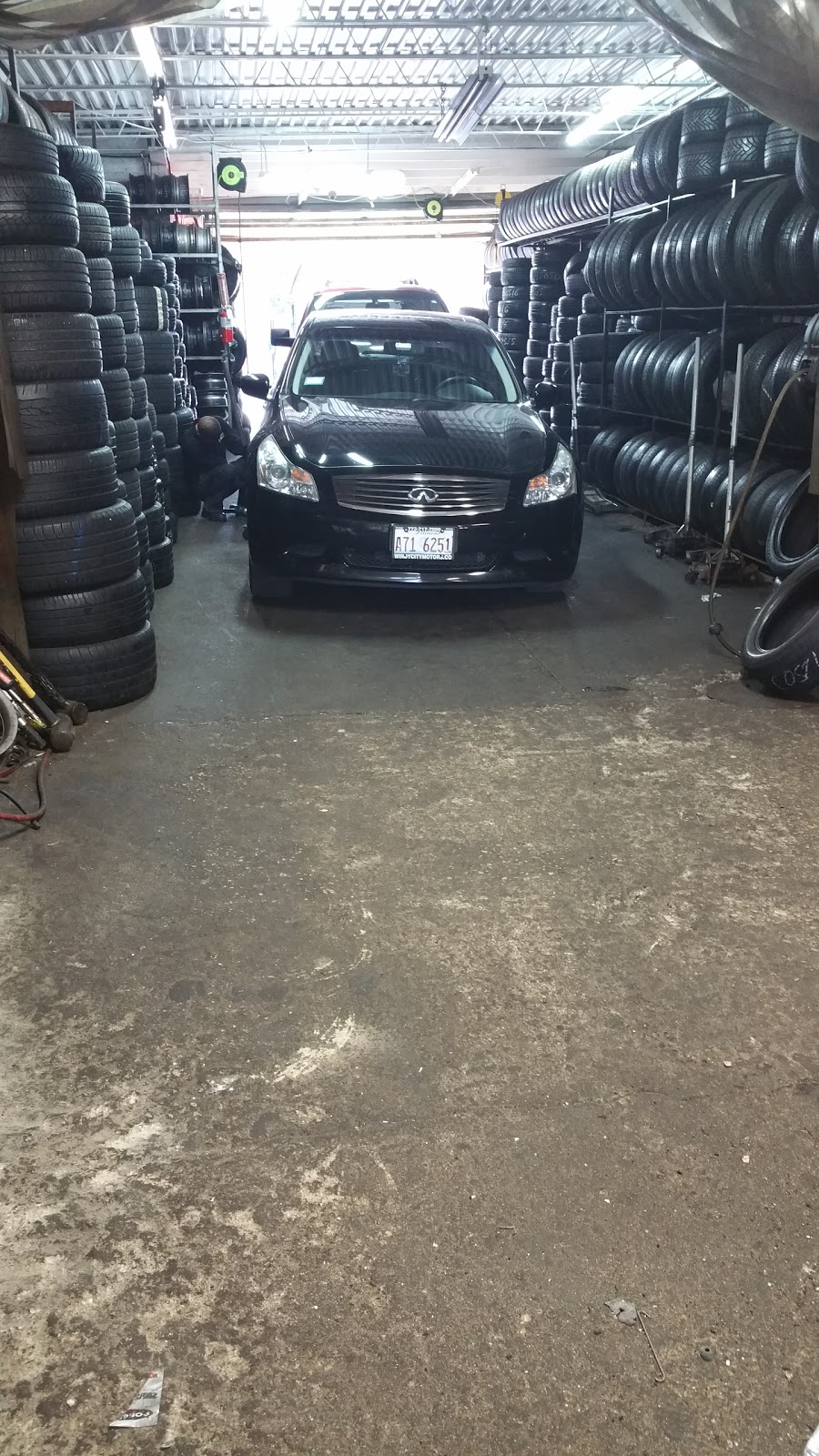 El Paisa Tires | 4817 W Armitage Ave, Chicago, IL 60639, USA | Phone: (773) 637-6844